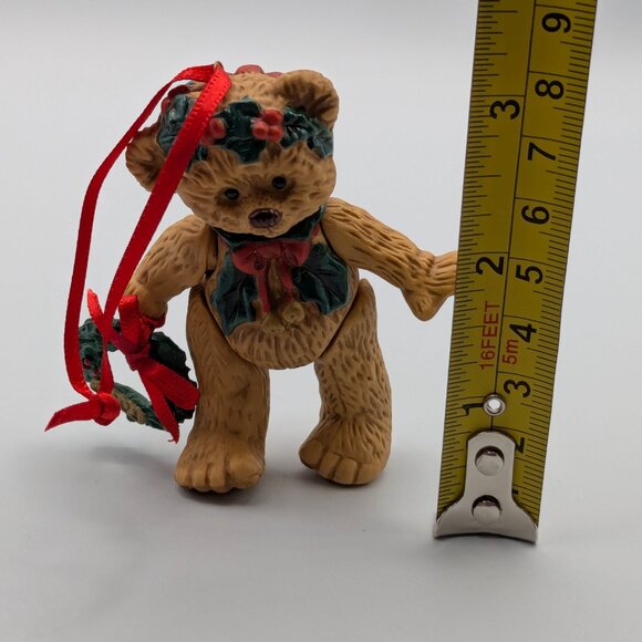 Hallmark Keepsake Gift Bearers 2001, 3rd in Series, Vintage Porcelain Ornament - Picture 9 of 10